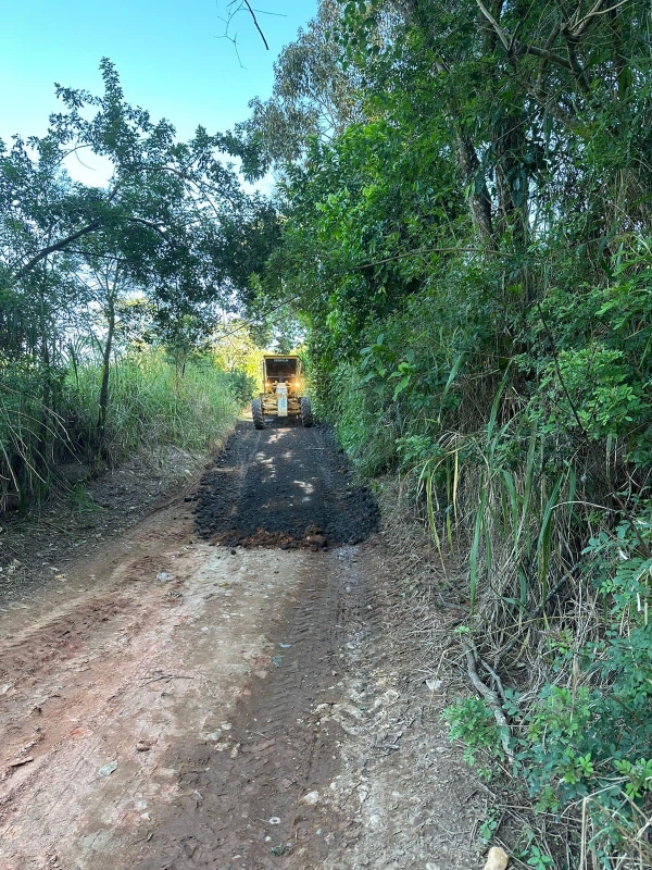 PREFEITURA RECUPERA ESTRADAS RURAIS NO FUNDÃO