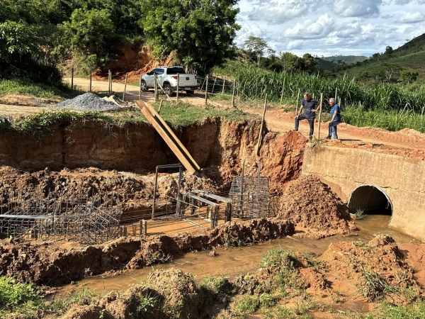 SECRETARIA DE OBRAS RETOMA OBRA DE CONSTRUÇÃO DE PONTE NA COMUNIDADE DE MATIPÓ