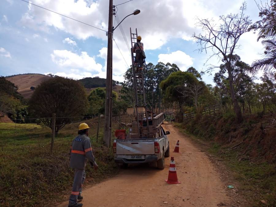 COMUNIDADE DOS MELOS RECEBE ILUMINAÇÃO DE LED