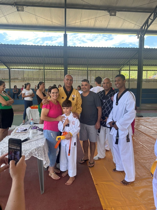 PREFEITO PARTICIPA DE EXAME DE FAIXAS