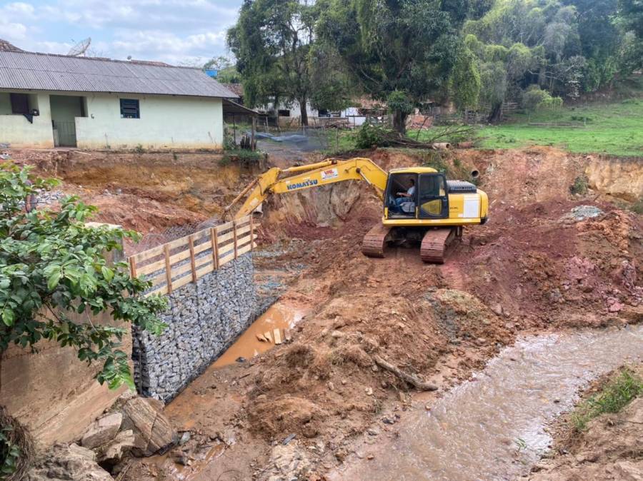 PREFEITURA INICIA RECONSTRUÇÃO DE ÁREAS DANIFICADAS PELAS CHUVAS DE JANEIRO/22