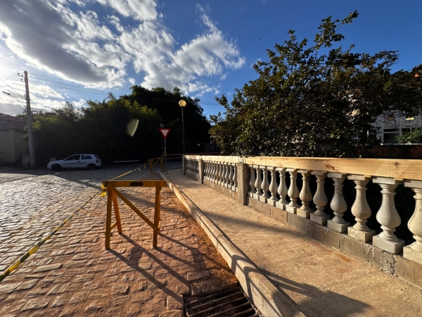 AVAN&Ccedil;A A CONSTRU&Ccedil;&Atilde;O DE PRA&Ccedil;A EM &Aacute;REA ANEXA A PONTE DA PEDRA BRANCA